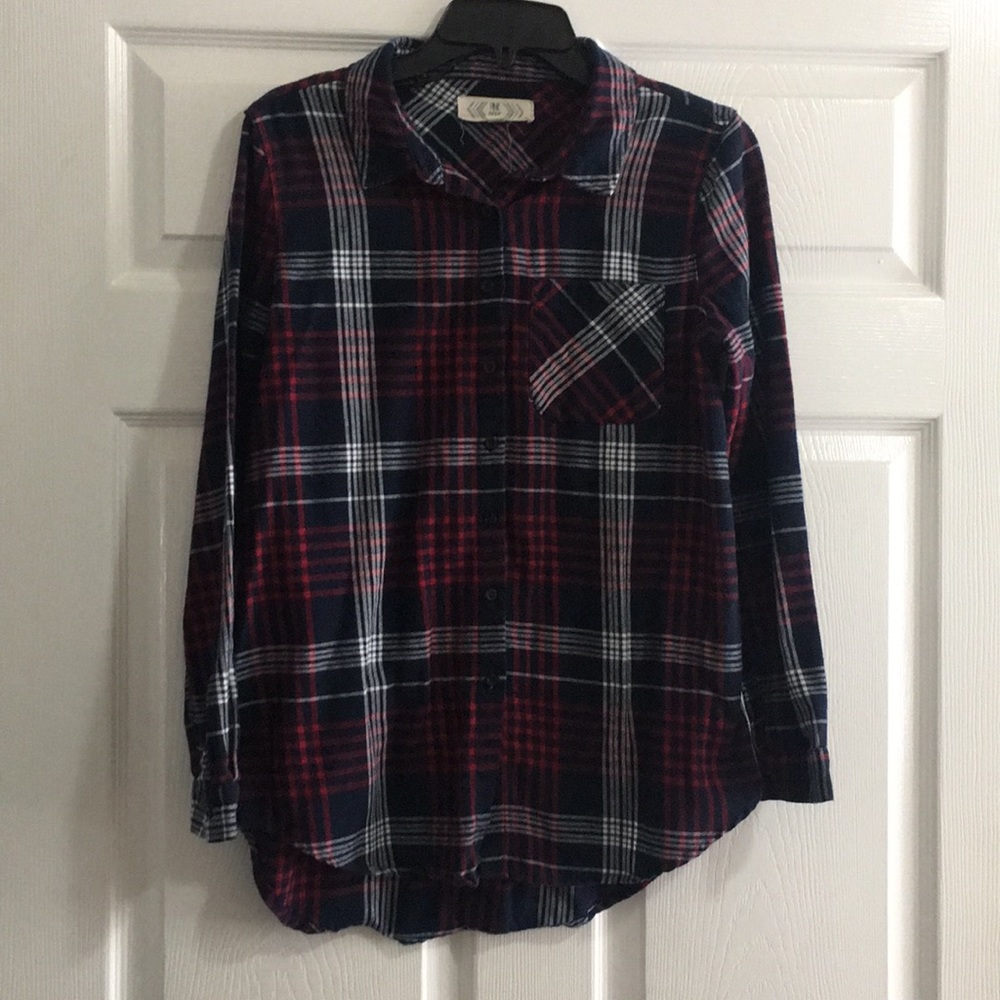 Plaid button down shirt ✔️